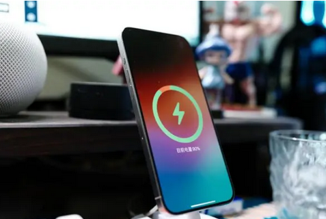 任县苹果15换屏服务分享用什么充电器给iPhone15充电更好 